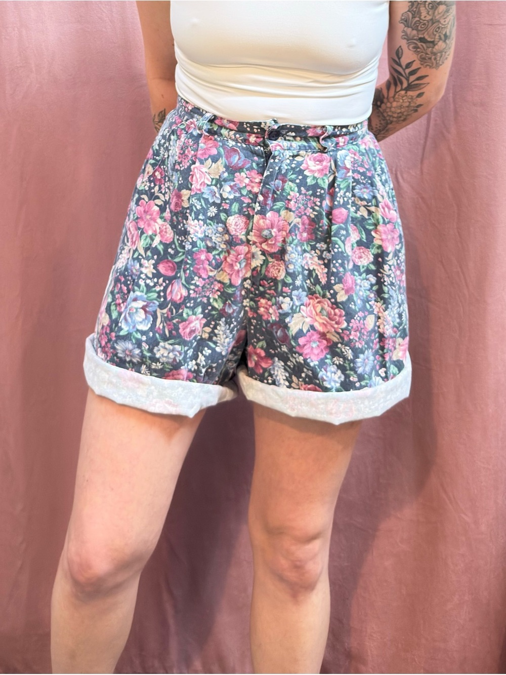 Vintage 90s Floral High Rise Pleated Mom Shorts 26 Waist Cottagecore